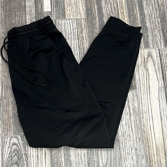 🔥🔥 UNIQLO Men's Classic Black Lightweight Polyester Joggers Men Sz Medium - EU - Picture 1 of 8